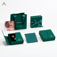 Boîte à Bijoux Auralux de Luxe en Papier Vert à Double Ouverture pour Colliers, Boucles d'Oreilles et Bagues avec Logo Personnalisé