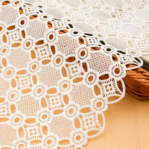 ผ้าลูกไม้กิปัวร์โพลีเอสเตอร์สีขาวแบบกำหนดเอง ผ้าปักลายละลายน้ำได้ สำหรับตกแต่งเสื้อผ้าสำหรับชุดเดรส - Product Image 1