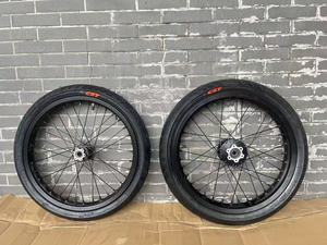 <span class=keywords><strong>Ruota</strong></span> Supermoto Surron Light Bee X LBX 17" 70/90-17 90/80-17 con Cerchi Cromati Argento per Modifica <span class=keywords><strong>Bici</strong></span> Elettrica ad Alte Prestazioni - Product Image 2