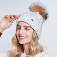 Bonnets d'hiver tricotés à pompon en fourrure naturelle, bonnets chauds en cachemire torsadé pour femmes, bonnet à pompon personnalisé, vente en gros
