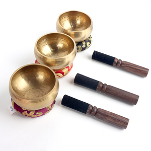 Ensemble de méditation et de rituels spirituels en gros : Bâtons en bois et bols chantants en métal pour la culture bouddhiste - Product Image 3