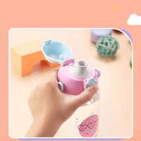 Bouteille d'eau sportive en plastique avec paille et bec de canard pour enfants – Motivationnelle et idéale pour l'apprentissage de l'eau