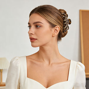 패션 사이즈 헤어 액세서리 반짝이는 무지개빛 장식 클로 클립 내구성 있는 아크릴 헤어 그립 헤어 클립 - Product Image 2