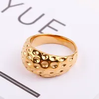Bague unisexe tendance en acier inoxydable à large bande bombée à pois concaves, style rétro, pour usage quotidien