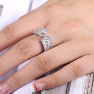 Anillo elegante para mujer, diseño brillante con incrustaciones completas, joyería diaria de moda - Product Image 3