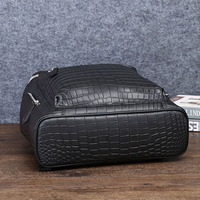 Grand sac à dos personnalisé de luxe en cuir de vachette véritable au design crocodile pour ordinateur portable fermeture éclair personnalisée et étanche pour hommes d'affaires