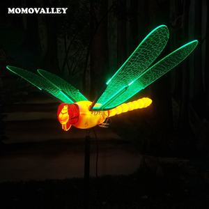 Momovalley descubre los intrincados patrones del arte de la naturaleza mientras las libélulas dinámicas gigantes se encienden y se sumergen en el aire - Product Image 2