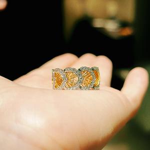 Anillo Hueco de Oro Tallado con Patrón Tejido de Lujo Ligero Vintage, Plata S925 Chapada en Oro, Estilo Tela, Diseño de Encaje, Incrustaciones Finas - Product Image 5