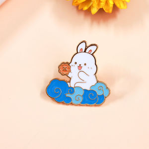 Épingles à revers en émail sur le thème des dessins animés promotionnelles, badges en métal plaqué argent personnalisés, épingles commémoratives pour fête d'anniversaire, typographie - Product Image 3