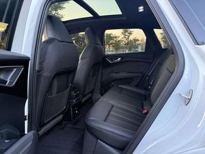 <span class=keywords><strong>Audi</strong></span> Q4 E-tron 40 SUV électrique d'occasion 2024, longue autonomie, version premium, prêt à l'exportation, blanc sur noir - Product Image 6