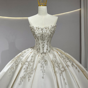 Vestido de Novia JFH12 de Satén sin Tirantes con Cola Capilla y Flores de Cristal y Encaje - Estilo Moderno y Ecológico - Product Image 4