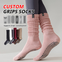 Chaussettes de Pilates personnalisées en tissu rose avec grip, épaisses, pour l'hiver, avec logo tissé, antidérapantes, chaussettes de yoga personnalisées pour femmes