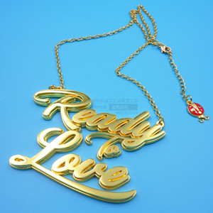 Collar con colgante de letra de aleación de zinc chapado en oro, diseño hueco del alfabeto inglés, para regalo informal. - Product Image 4
