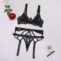 Vente chaude ensemble de lingerie sexy pour femmes à la mode broderie maille épissage dentelle Lingerie ensemble de trois pièces