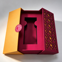 Boîte rigide en MDF à double porte de luxe personnalisée avec plaque signalétique en époxy et découpe laser pour l'emballage de parfums et de bijoux haut de gamme