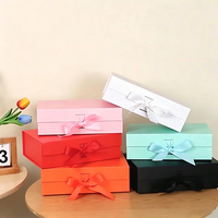 Boîte cadeau pliable unie en stock, étui d'emballage vide monobloc pour bijoux et cadeaux de fêtes