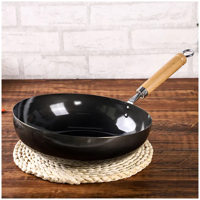 Tipping spoon function refined iron big custom frying pan with handle