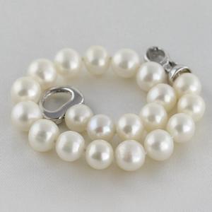 สร้อยข้อมือไข่มุกน้ำจืดแบบไม่ใช้สารกัมมันต์ ขนาด 8-9 มม. เรียบง่ายและทันสมัย พร้อมต่างหูแบบติดหูสำหรับผู้หญิงที่มีตำหนิเล็กน้อย - Product Image 1