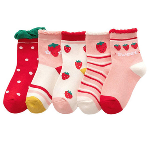 <span class=keywords><strong>Calcetines</strong></span> para niños Nuevos estilos múltiples Niños <span class=keywords><strong>Calcetines</strong></span> con estampado de fresa de longitud media <span class=keywords><strong>Calcetines</strong></span> suaves para bebés para Otoño e Invierno - Product Image 2