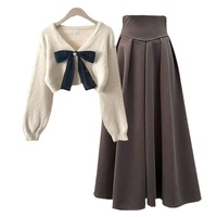 Ensemble pull et jupe taille haute décontracté pour femme, style automne, avec nœud, manches bouffantes, col en V, boutonnage simple, couleur unie, 100 % polyester, vente en gros