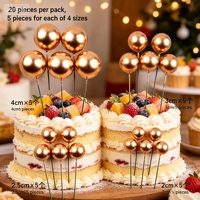 Décorations de gâteaux avec des boules dorées et argentées, décorations de table pour fêtes d'anniversaire, macarons ronds colorés.