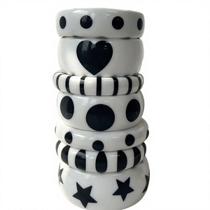 Classic Trendy Fancy Resin Acrylic Lucite Bangles Stylish Set Heart Patterns Design Customizable Women's Fashion Jewelry Gift - Product Image 3
