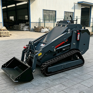 Minicargadora Compacta Profesional con Dirección Deslizante Delantera, de Alta Eficiencia, para Uso en Construcción, Granjas y Jardines, con Accesorios - Product Image 1