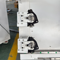 Routeur CNC industriel vertical 3 axes V2151 à aspiration automatique, haute précision, servomoteur, pour panneaux de fibres-ciment et panneaux ondulés