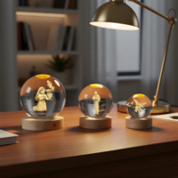 Small Bridge Wholesale Factory Gifts Small Sphere K9 en cristal vierge de 60 80 mm avec support en bois et lumière LED