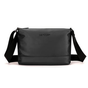 Bolso bandolera WePower para hombre, bolso cruzado informal ligero de nailon grande para uso diario y viajes - Product Image 3