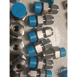 Conectores de Acero Inoxidable Swagelok, <span class=keywords><strong>Tubo</strong></span> de 1/<span class=keywords><strong>4</strong></span>" OD x <span class=keywords><strong>3</strong></span>/8" MNPT, SS-400-1-6 Usados - Product Image 1