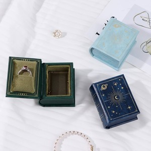 กล่องใส่เครื่องประดับแม่เหล็กทรงหนังสือ EVERWIN ดีไซน์หรูหรา พร้อมลายดาวปั๊มทอง สำหรับแหวน สีฟ้าเขียวและสีมิ้นท์ - Product Image 2