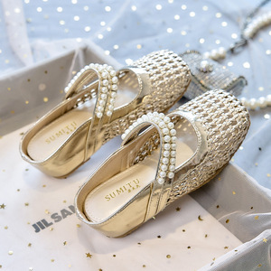 Mules d'été pour filles style français, sandales à bout fermé, demi-chaussons, décorées de perles, en cuir PU respirant, chaussures de cérémonie ajourées pour enfants - Product Image 2