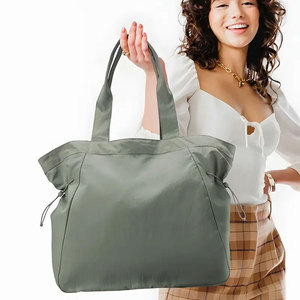 <span class=keywords><strong>Sac</strong></span> de yoga fourre-tout imperméable à la mode simple pour femmes grande capacité logo personnalisable <span class=keywords><strong>sac</strong></span> de yoga à bandoulière unique - Product Image 1