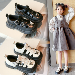 Sandales d'été en gros à bout fermé ajourées avec des papillons et semelles souples - Product Image 5