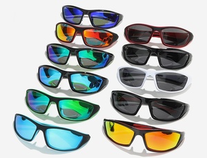 <span class=keywords><strong>Occhiali</strong></span> <span class=keywords><strong>da</strong></span> <span class=keywords><strong>Sole</strong></span> Polarizzati <span class=keywords><strong>da</strong></span> <span class=keywords><strong>Uomo</strong></span> alla Moda a Visione Notturna UV400 con Montatura Ottica in PC e Lenti in TAC Colorate per Sport all'Aperto e Ciclismo - Product Image 3