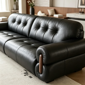 Sofá Chesterfield Moderno de Cuero Genuino Negro con Diseño Acolchado, Brazos Enrollados y Patas de Madera para Sala de Estar - Product Image 4