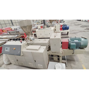 Línea de producción de extrusión de máquina <span class=keywords><strong>cortadora</strong></span> de tablero de espuma de perfil de puerta de ventana de PVC WPC de plástico usado - Product Image 2