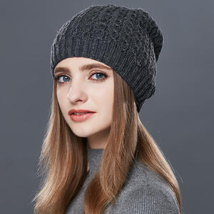 Chapeaux d'hiver à pompons en fourrure pour femmes <span class=keywords><strong>Bonnet</strong></span> chaud en crochet Chapeau de ski personnalisé Baggy Chunky Skull - Product Image 3