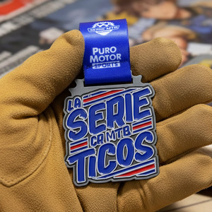 เหรียญรางวัลสำหรับนักปั่นจักรยานเสือภูเขา ทำจากโลหะผสมสังกะสี ชุบเงินโบราณเคลือบเงา พร้อมโลโก้ 3 มิติ ดีไซน์ตัวอักษรแบบกำหนดเอง พร้อมริบบิ้น - Product Image 4