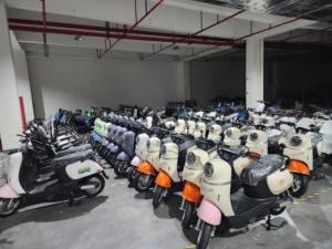 2024 yeni yetişkin elektrikli Scooter ucuz <span class=keywords><strong>2</strong></span> koltuklar iki tekerlekli elektrikli motosiklet yarış EEC COC sertifikası ile satılık - Product Image 4