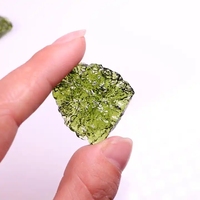 Vente en gros de pierre brute moldavite verte Artisanat en cristal Verre météorite Pierres en vrac Moldavite