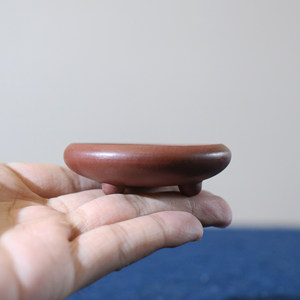 Maceta de bonsái en miniatura de arcilla púrpura Yixing, maceta redonda poco profunda de tres patas, tamaño de pulgar, maceta extra pequeña para plantas. - Product Image 1