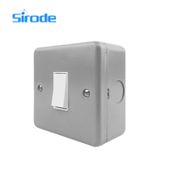 Sirode T6 estándar británico moderno 3 Gang 2 vías eléctrico pared luz interruptor Bot y enchufe caja de Metal para el hogar