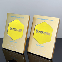 Plaque en métal doré, plaque de certificat en bois, trophées et récompenses avec éléments en aluminium aéronautique bleu, rouge, vert, violet et or
