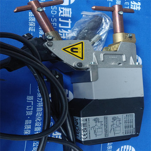 Pistolet de soudage par points Tecna 7902 1000W 40kVA Fabriqué en Italie Usage industriel - Product Image 1