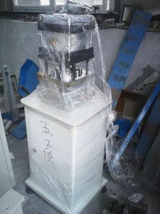 Macchina Pneumatica per Punzonatura Angolare in Alluminio con 4 Stazioni di Lavoro e 4 Stampi - Product Image 2