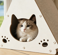 Griffoir triangulaire autoportant pour chat en carton ondulé résistant à l'usure, avec jouet intégré pour chat et soin des griffes, vente en gros