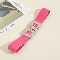 Vente en gros de ceintures lumineuses symétriques Lightcor avec boucle pour femmes ceinture tissée en paille ceinture large élastique en raphia pour femmes