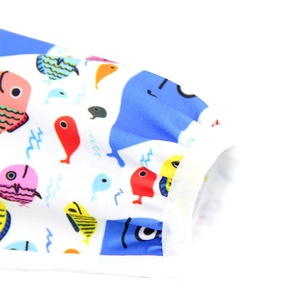 Nouveaux produits mignon imprimé à manches courtes bébé bavoirs imperméable lavable bébé tablier pour l'alimentation doux Polyester matériel OEM Service - Product Image 4